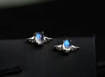 

The natural blue color Moonstone, small and delicate small angel ear nail! S925 pure silver mosaic