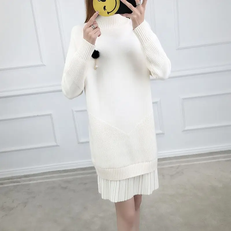 In the long vacation of two female winter sweater knit