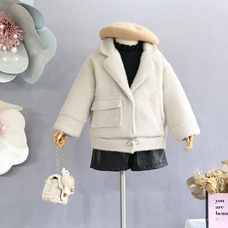 

Korean version of the children's clothing 2018 winter new girls solid color thick water mink coat children's lapel coat