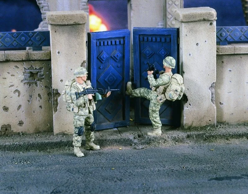 1 35 Kicking in Doors Iraq 2 Figures