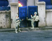 1 35 Kicking in Doors Iraq 2 Figures