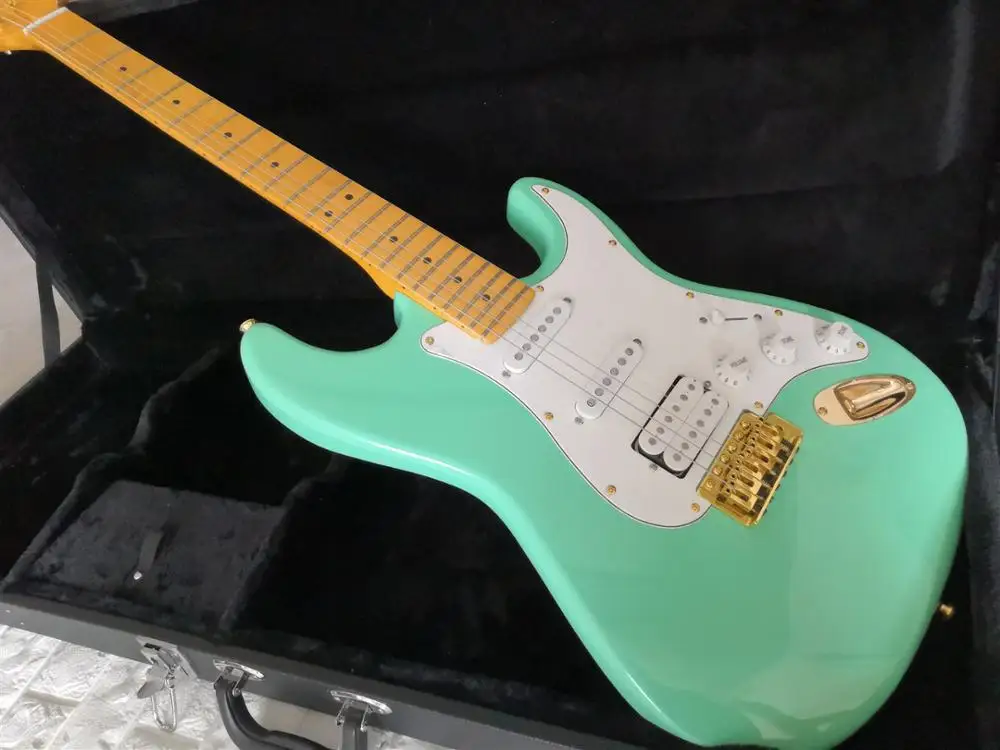 

Factory custom Apple Green str Guitar HSS Pickups White fingerboard and golden hardware,customized!S-22