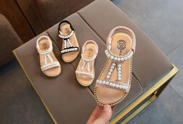 Новинка; летние сандалии в римском стиле для маленьких девочек; Детские пляжные сандалии; модельные туфли с бусинами и жемчугом для девочек; Летняя обувь со стразами для малышей
