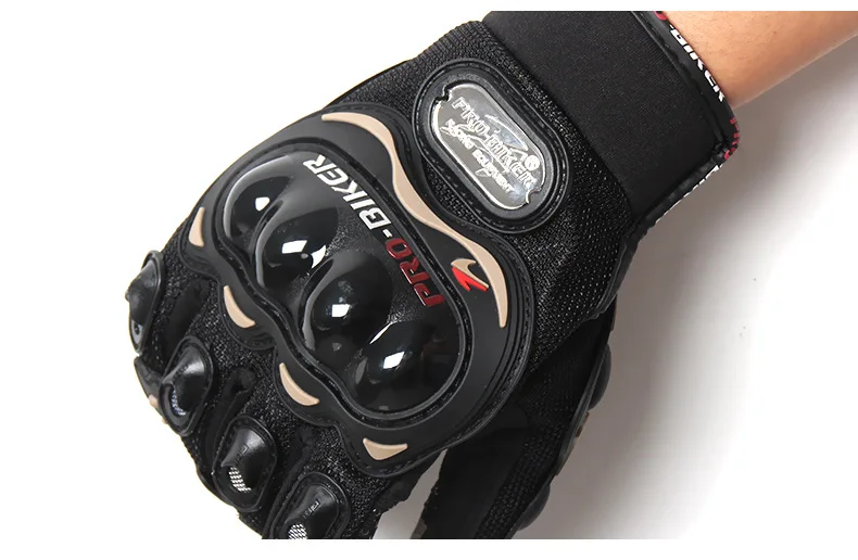 3 gloves details 1
