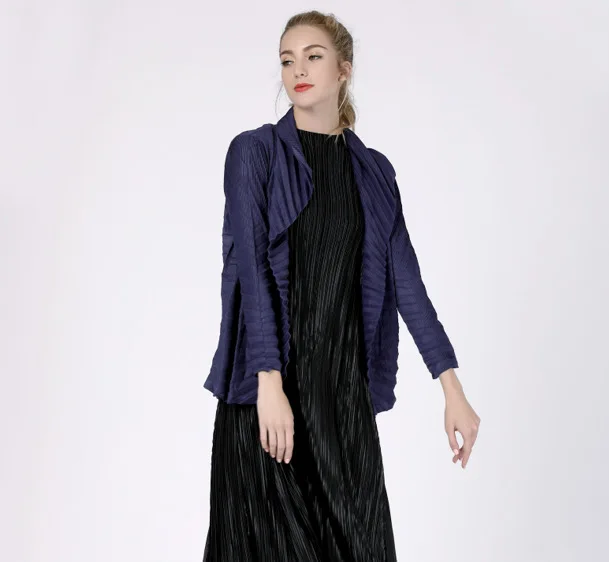 Женское однобортное пальто Changpleat однотонное Плиссированное Miyak модель C0780780 на