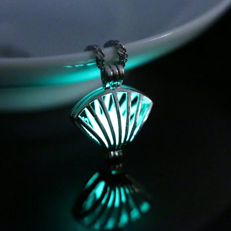 

Luminous shell necklace hollowed-out pendant with luminous beads creative luminous jewelry women accessorize with holiday gifts