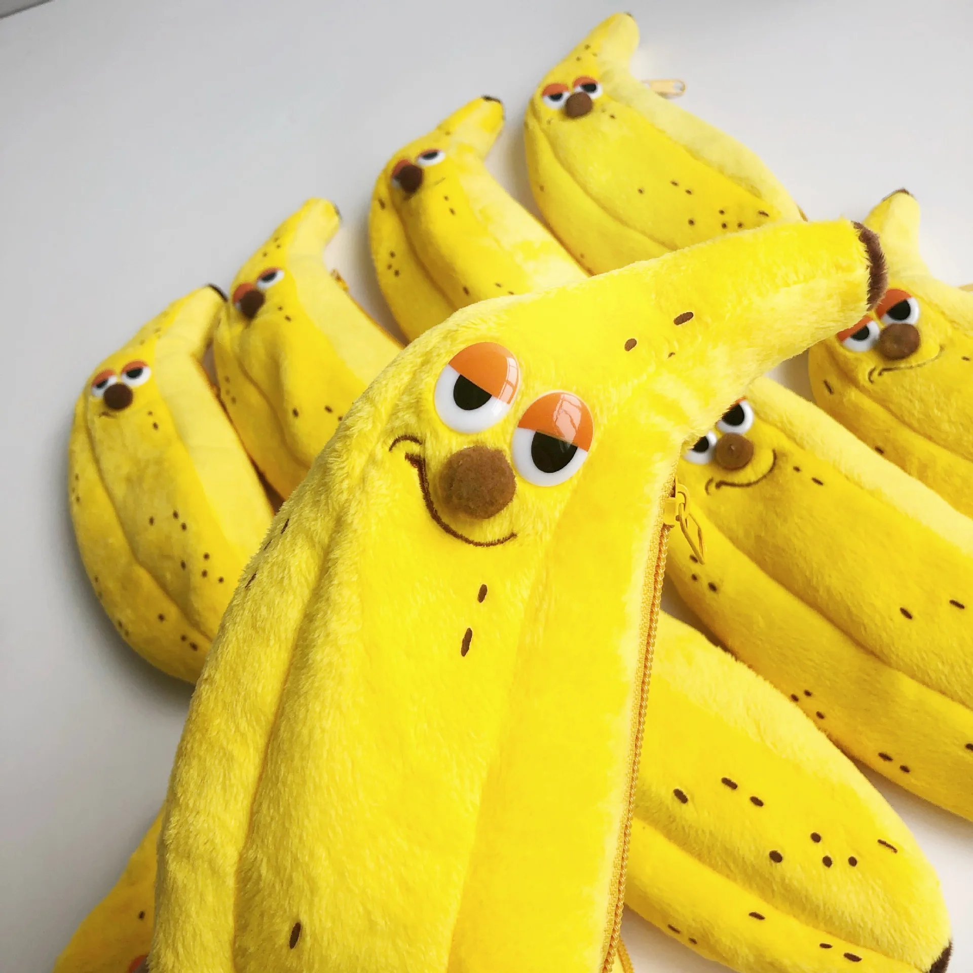 

2019 new general purpose banana toiletries receive bags lovely cartoon styling pen bags travel makeup bags jewelry bags