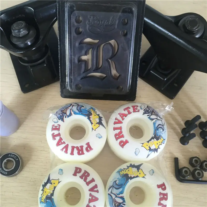 skateboard trucks andbearings andwheels (6)