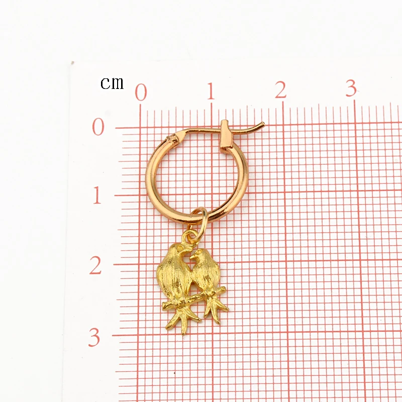 1 paar Europäische Persönlichkeit Papagei Paar Anhänger Hoop Ohrringe Lustige Gold Farbe Vogel Ohrring Liebhaber Ohrringe Ohr Schmuck E537