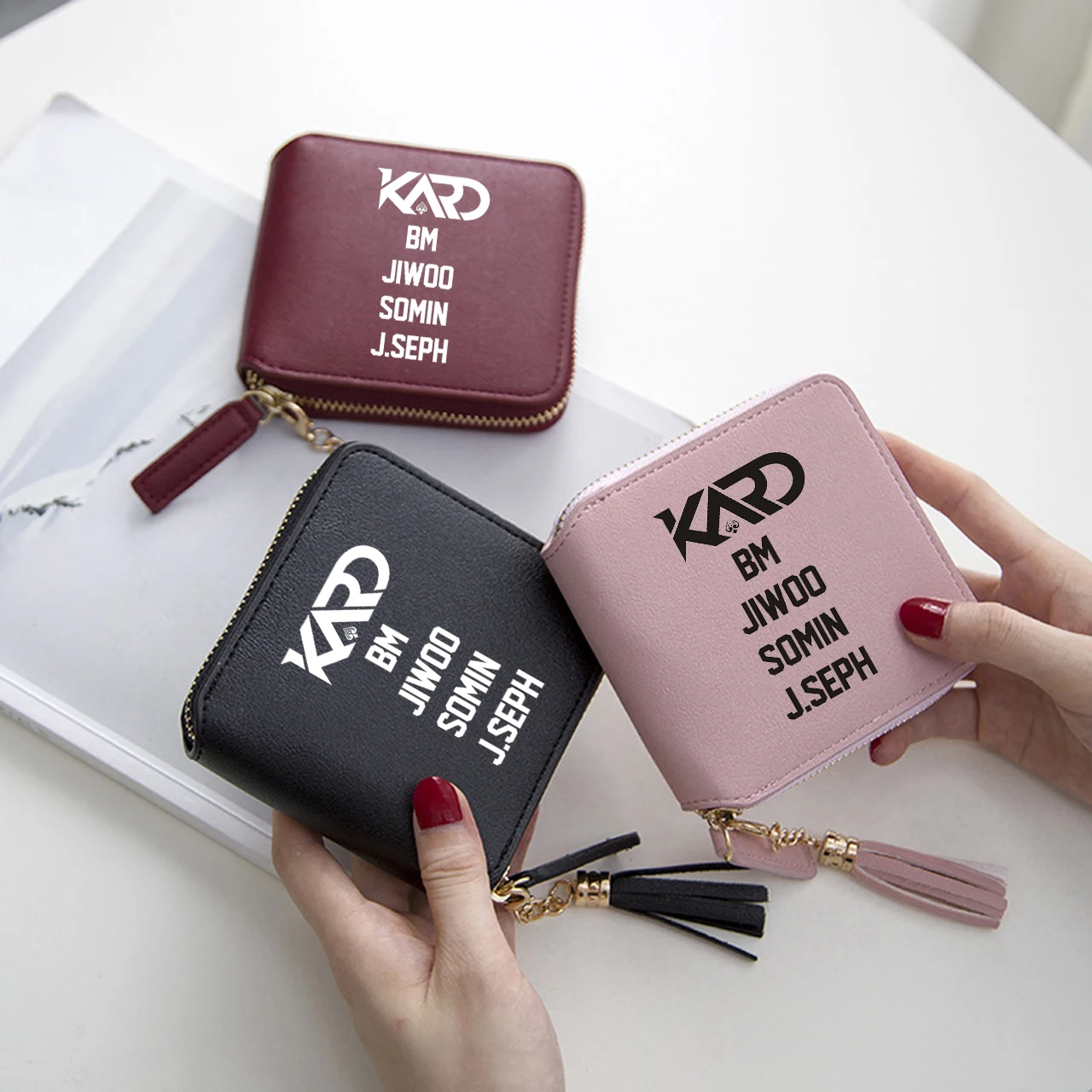 Frdun Tommy K.A.R.D Wallet Kpop Mini Short Zipper Card 3D PU Leather Wallets Fashion Lady Tassel JIWOO SOMIN J.SEPH Purse Wallet: Cheap Wallets, Buy Directly from China Suppliers:Frdun Tommy K.A.R.D Wallet Kpop Mini Short Zipper Card 3D PU Leather Wallets Fashion Lady Tassel JIWOO SOMIN J.SEPH Purse Wallet
Enjoy ✓Free Shipping Worldwide! ✓Limited Time Sale ✓Easy Return. Brand Name: Frdun Tommy Gender: Women Style: Lady Decoration: Cartoon Printing,Tassel Main Material: PU Lining Material: Synthetic Leather Item Height: 2.5cm Item Length: 11cm Item Weight: 0.15kg Item Width: 10 Item Type: Wallet Pattern Type: Cartoon Closure Type: Zipper Wallets: Standard Wallets Material Composition: PU Interior: Passcard Pocket,Zipper Poucht,Coin Pocket,Card Holder,Note Compartment Wallet Length: Short Item Type: Wallet Size: 11*10*2.5cm Product name: Women Short Wallets Color: Pink/Black/Wine red Type: Fans Exclusive Processing: 3D Print Print name: KARD Occasions: Shopping, Leisure, Work Other: Welcome Dropshipping Unit Type: piece Package Weight: 0.2kg (0.44lb.) Package Size: 11cm x 10cm x 3cm (4.33in x 3.94in x 1.18in) 