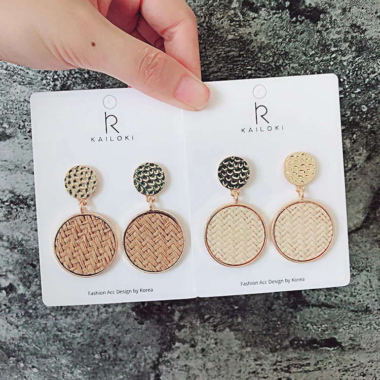 AOMU Fashion Metal Wafer Handmade Round Circle Shape Rattan Straw Weave Long Drop Earrings For Women Dangle Pendientes Holiday