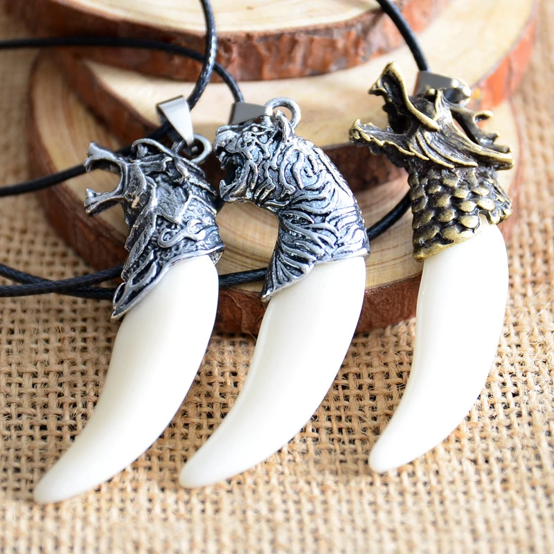 Men Antique Wolf Fang Tooth Pendant Necklace Vintage Wolf Tooth Dragon Alloy Pendant Necklace Fashion Choker Jewelry Gift