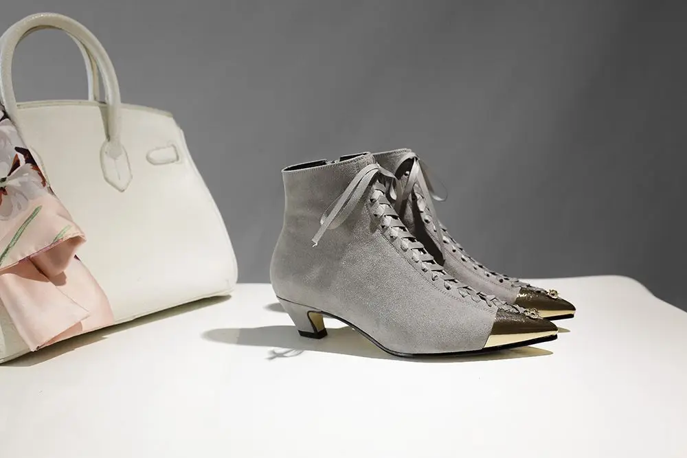 Krazing Pot/Новинка года; Лидер продаж; детский замшевый остроконечный металлический носок; Разноцветные дизайнерские ботинки в европейском стиле на среднем каблуке с бантиком-бабочкой; L25