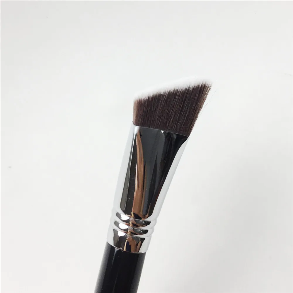 CVC EDGE KABUKI BRUSH _ 4