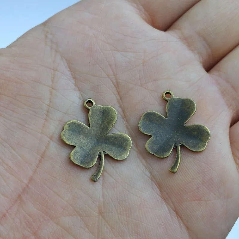 10 Pieces / Lot 20*24mm Alloy Clover Jewelry Findings Charm Pendants