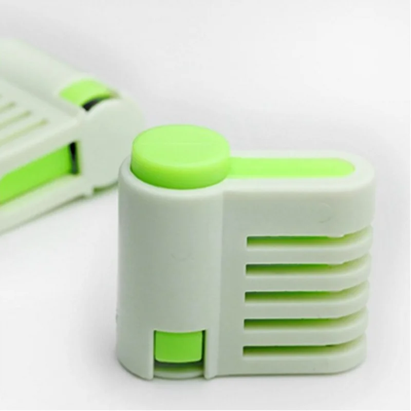 

A pair of cake bread cutting machine toast pastry candy leveling layered circular plastic fixed utility kitchen decoration tool