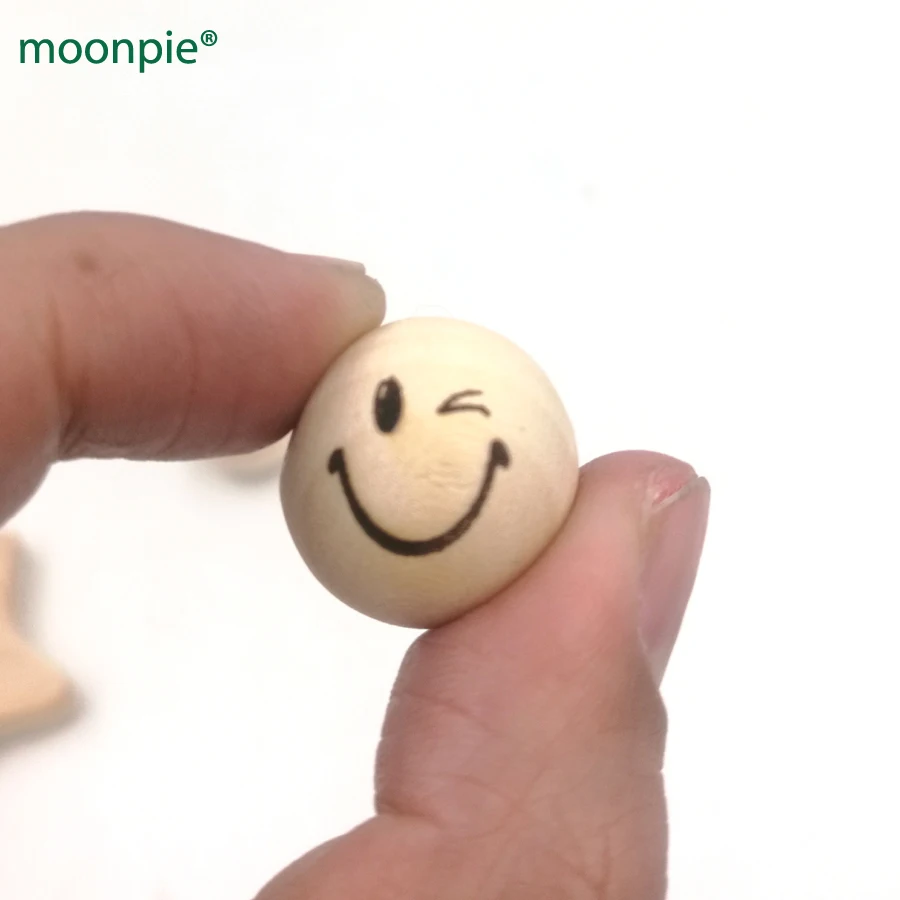 

20mm wood emoj naughty smile face round ball bead for teether shaped burnt engrave diy accessory wooden craft decoration EA181