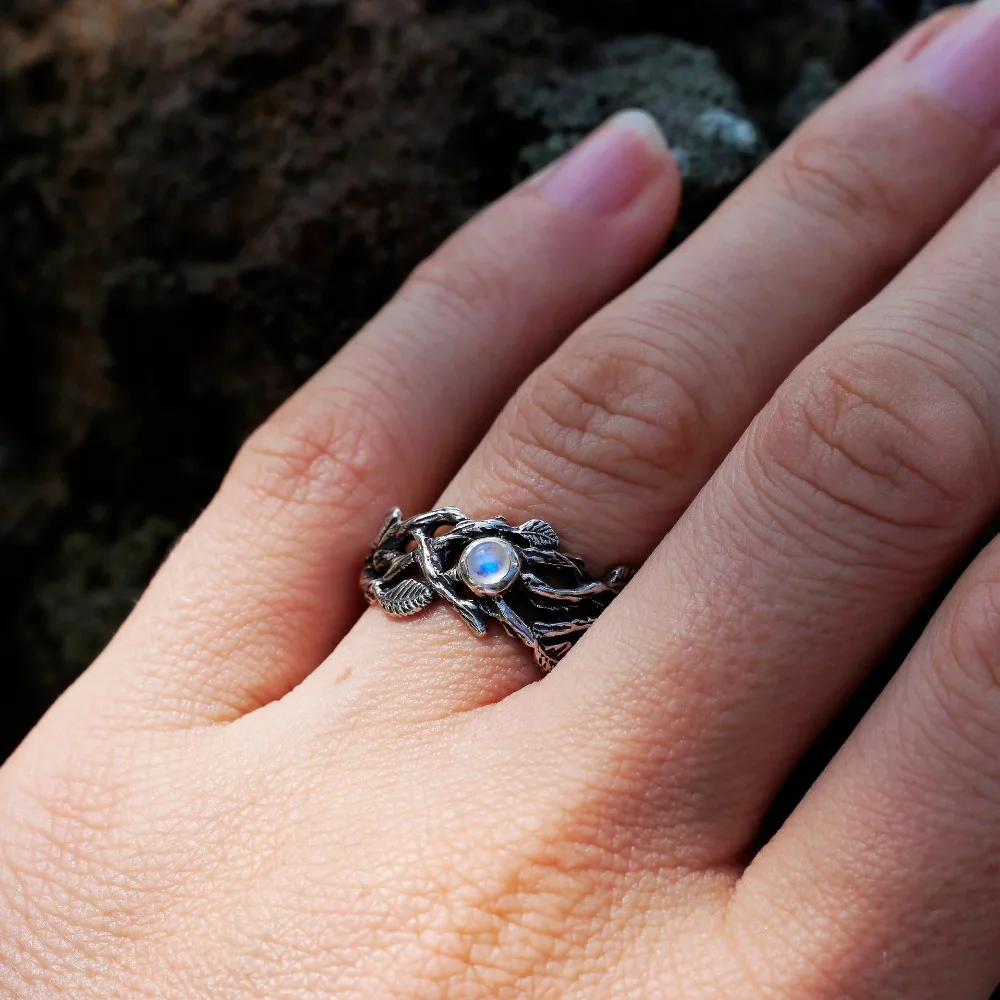 

Vintage Retro Creative Mosaic Natural Moonstone Black Gold Color Twig Ring Thai Silver Leaf Ring for Women Engagemant Rings