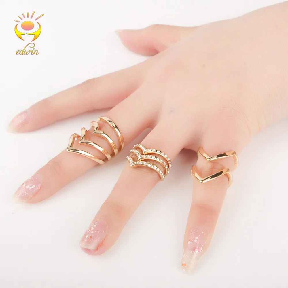 Spikes stainless steel кольца радужные. Включи колечек. Детские кольца. Детские кольца. Кольцо золотое на руке.