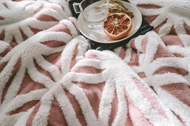 Европейское жаккардовое Флисовое одеяло геометрический зимний теплый сон одеяло Розовый Синий Зеленый путешествия/дома/диван одеяло 200*230 см