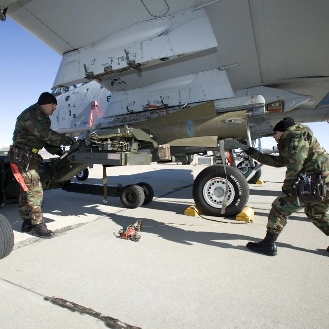Maintenance crew loads an AGM-65 Maverick missile on an A-10 Thunderbolt Poster Print (35 x 23)