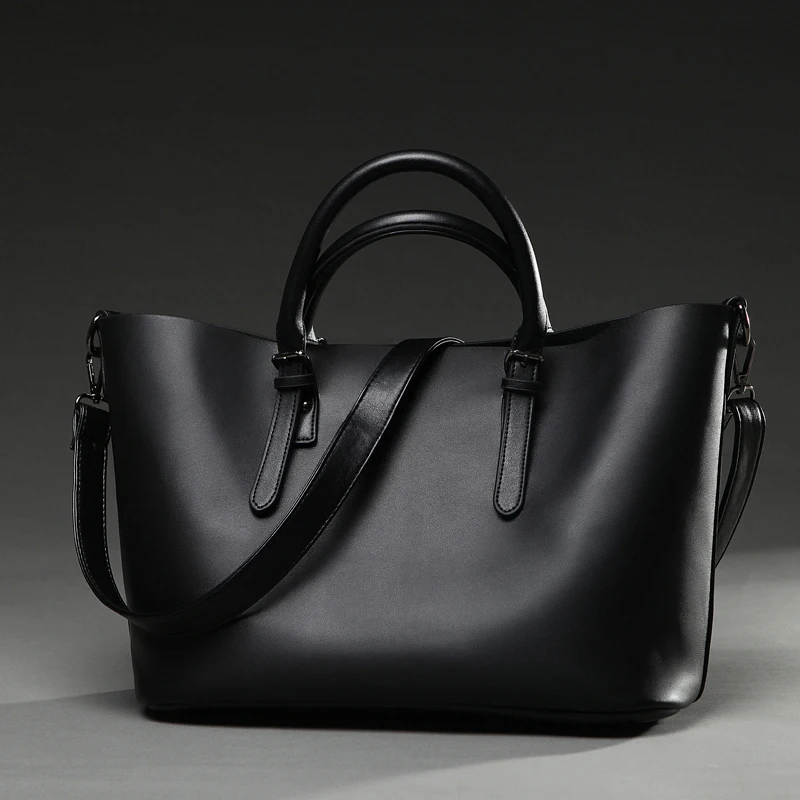 

In 2019, the new mother bag leather bag in Europe and the United States is simple and generous with one shoulder and one shoulde