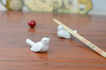 

Ceramic Bird Chopsticks Stand Holder Porcelain Spoon Fork Knife Rest Rack Restaurant Table Desk Decor W8408