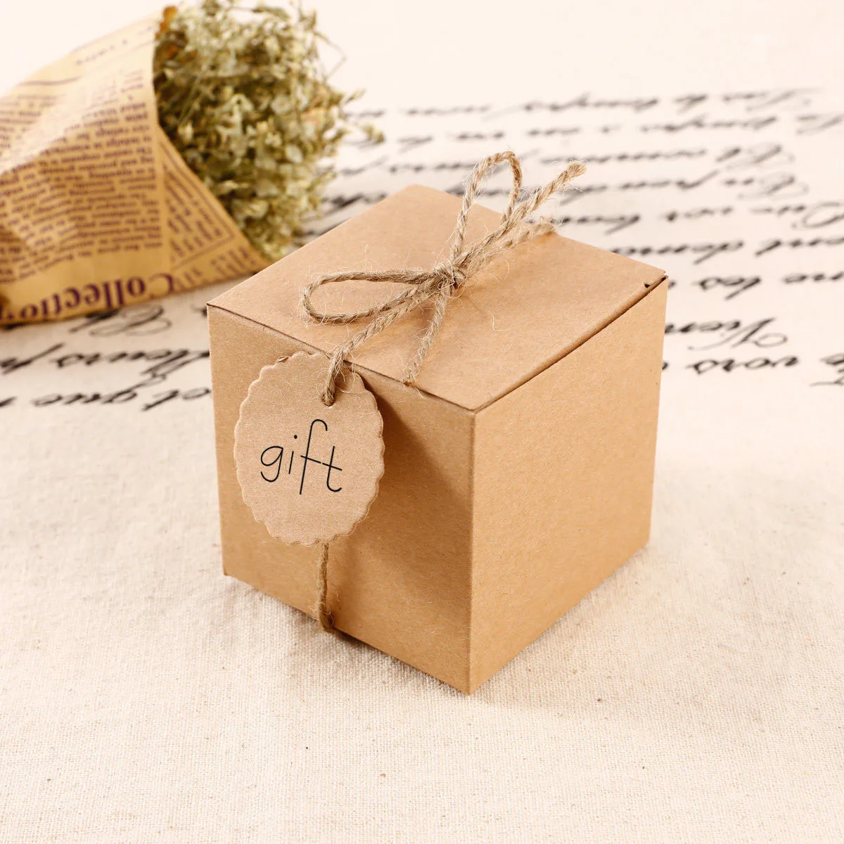 

FANLUS 5pcs Kraft Small Natural Gift Boxes Wedding Favour Bags With String Tags