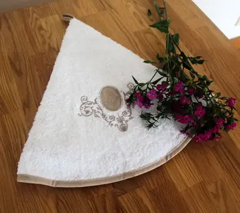 

Hanging Wipe Soft Plush Round Bathing Kitchen Hand Towel