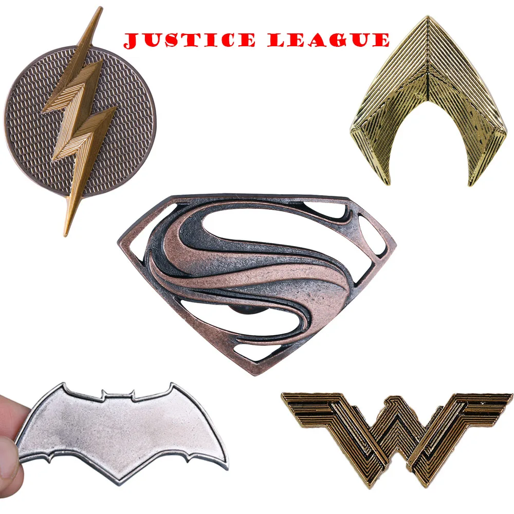 A full of 5 Justice League Mortal Superhero Logo Badge Pins Brooches Metal Superman Wonder Woman Flash Batman Aquaman Cosplay