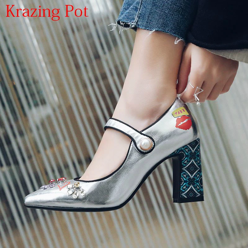 

Big Size Superstar Brand Wedding Shoes Pointed Toe Shallow High Heels Ankle Straps Flower Rivet Runway Luxury Women Pumps L12