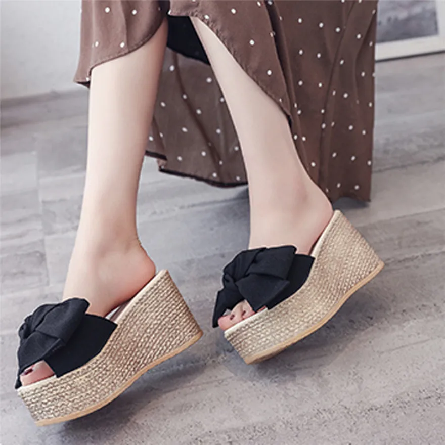 LJJ80515872_20180515043628418