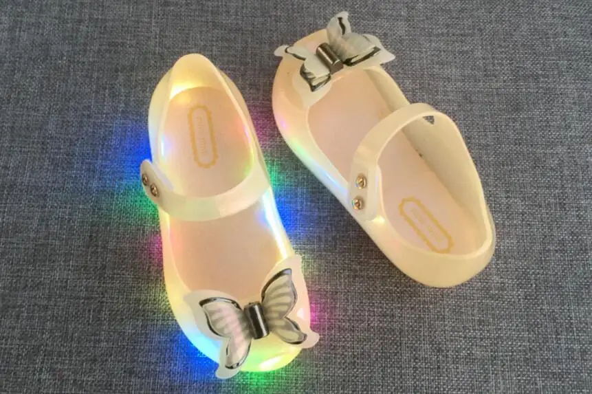 Модная одежда для детей, Детская мода для девушек; обувь сандалии желеобразного вида светодиодные фонари обувь для девочек с бабочками; обувь для принцессы сандалии