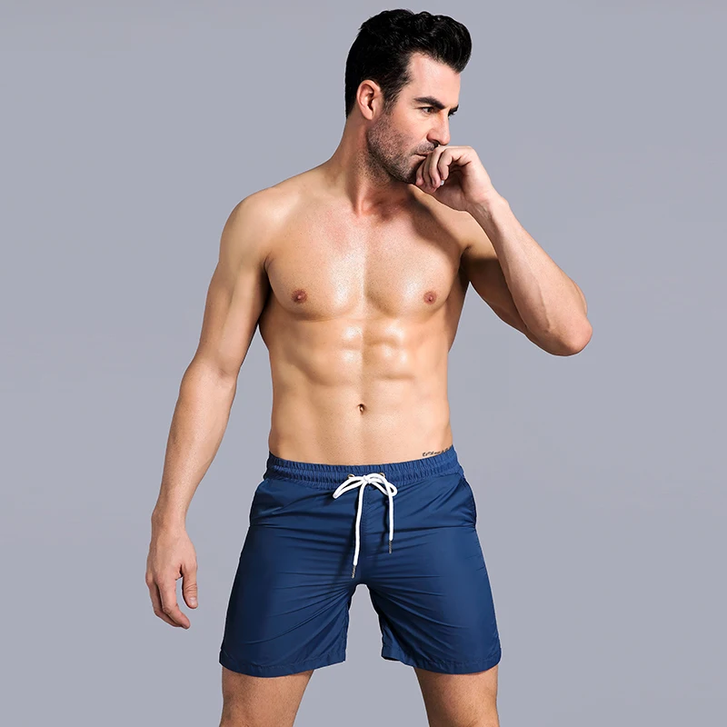 Спортивный костюм с шортами мужской. Фитнес костюм мужской с шортами. Парень в шортах для бега. Майка и шорты мужские для бодибилдинга. Шорты Odin.