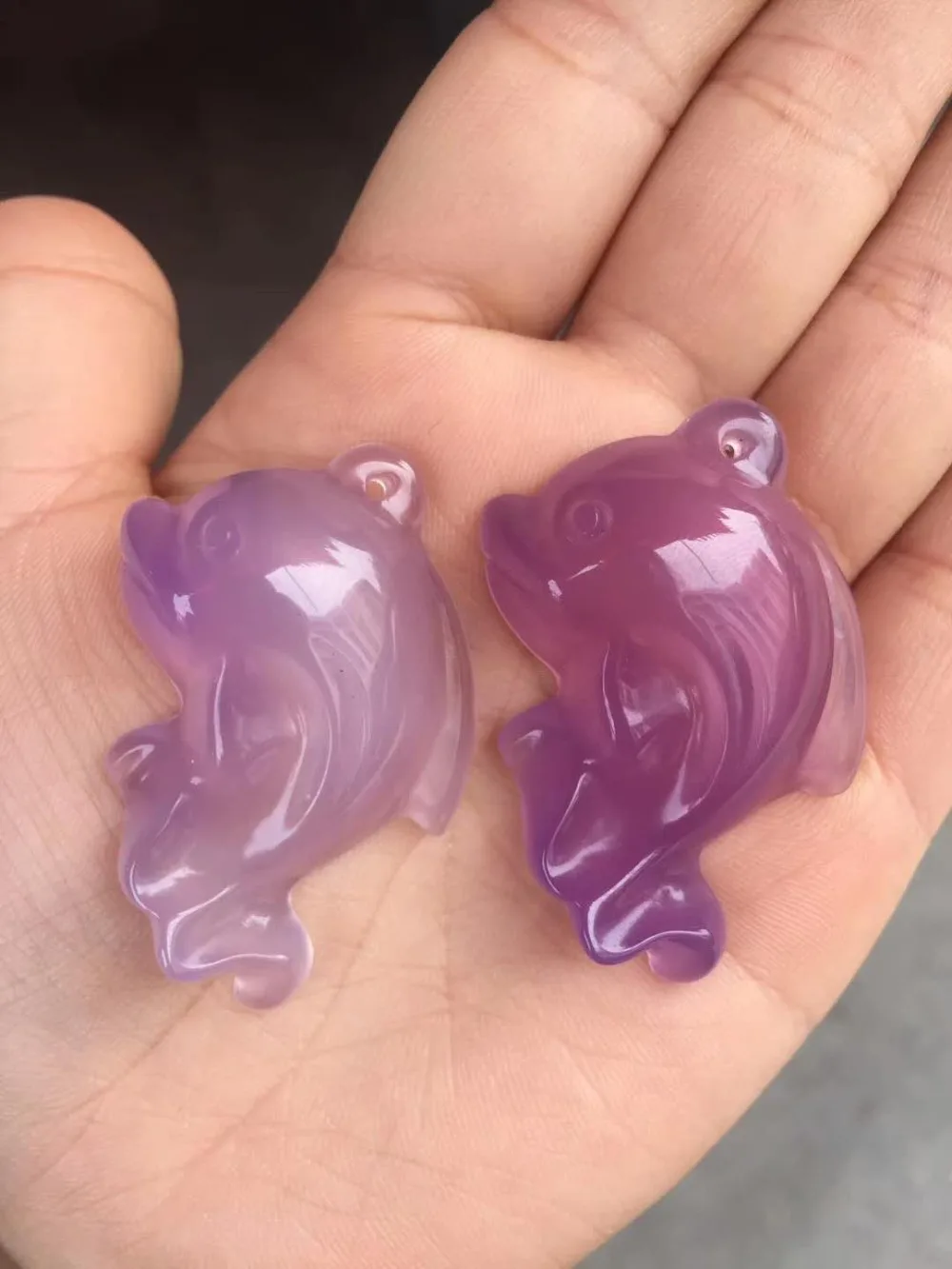 

Natural Crystal Chalcedony Exquisite Natural jade Marrow dolphin Pendant