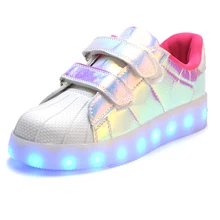 2017 Hot New Printemps automne Enfants Sneakers Mode Lumineux Lumineux Coloré LED lumières Enfants Shoes Casual Plat Garçon fille Shoes