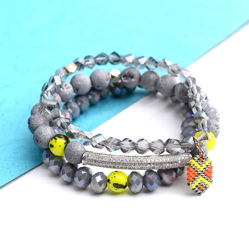 Pulseiras c pingentes