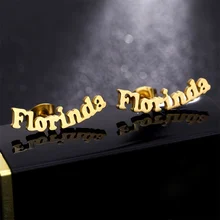 Персонализированные Имя нержавеющей стали серьги с буквой для женщин пользовательское имя пирсинг серьги табличка ювелирных изделий