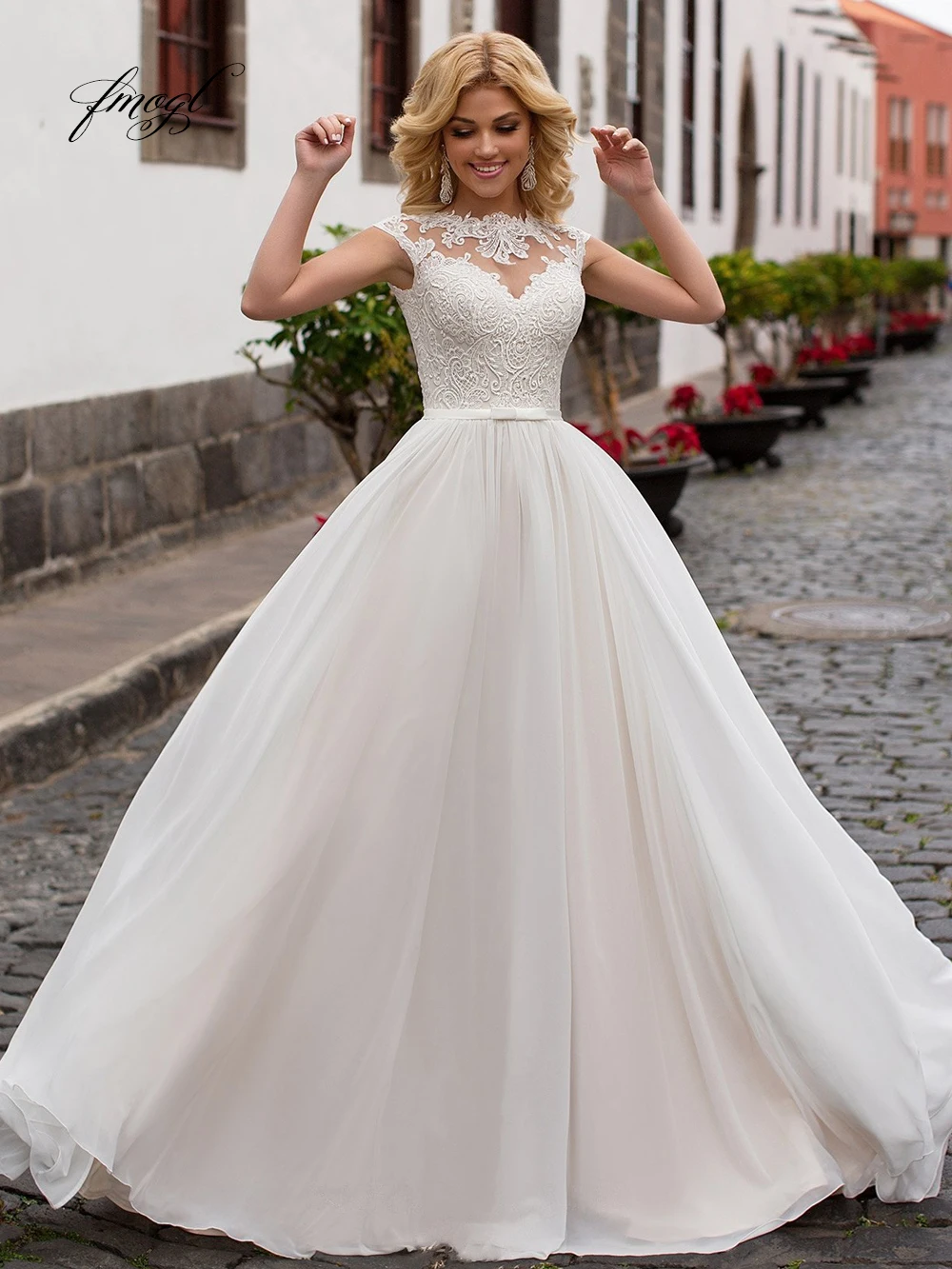 

Fmogl Sexy Backless Scoop Neck Beach Wedding Dresses 2019 Elegant Appliques Lace Bow Cap Sleeve Tulle Vintage Bridal Gowns