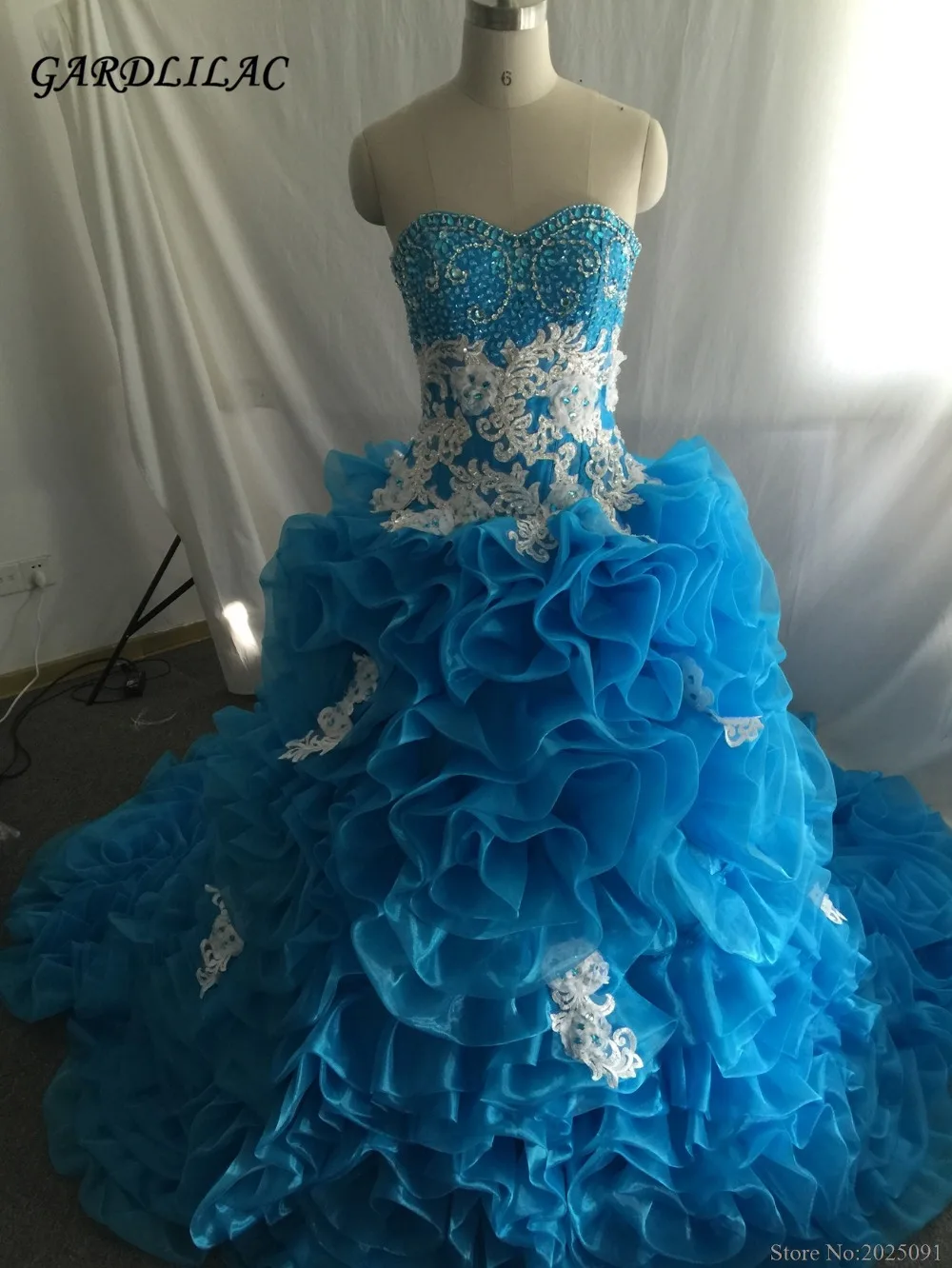 

Luxurious Blue Quinceanera Dresses 2017 Sweetheart Ball Gown with Crystal beads Vestidos De 16 Anos Cheap Quinceanera Gowns