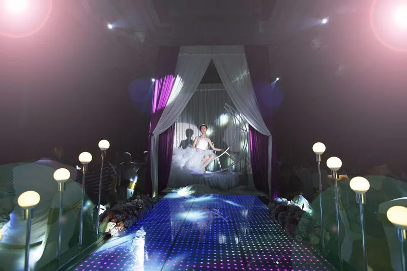 Роскошные с блестящими кристаллами светодиодный свадебное зеркало ковер проходу бегун T станция Декорации для сцены реквизит 60X60 см 10 шт./лот