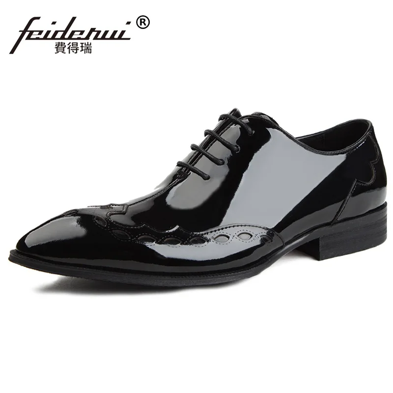 

Luxury Brand Man Wing Tip Brogue Shoes Patent Leather Bridal Oxfords Pointed Toe Carved Men's Dress Flats For Wedding VK62