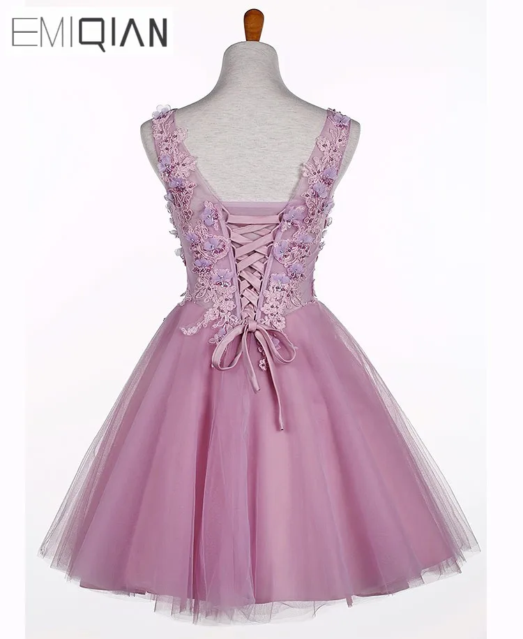 V Neck Short Prom Dress Beaded Applique Lace Cocktail Dress