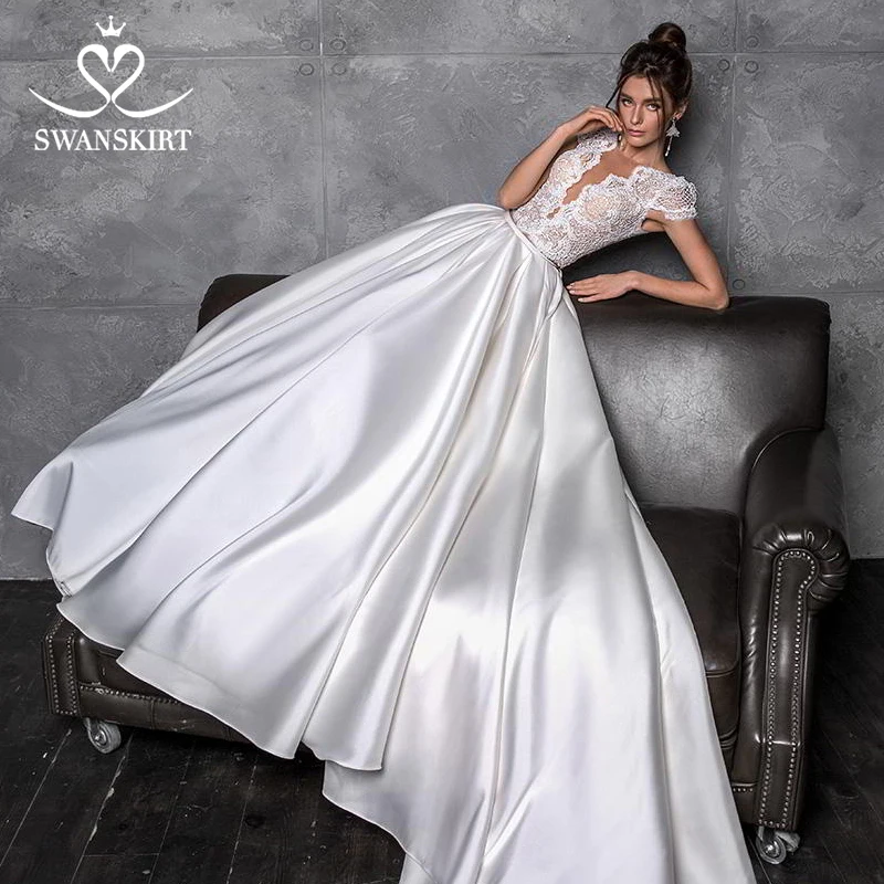 

Swanskirt Vintage deep V-Neck Satin Wedding Dress 2019 Stunning Lace Cap Sleeve A-Line Princess Bride Gown Robe De Mariage Z123