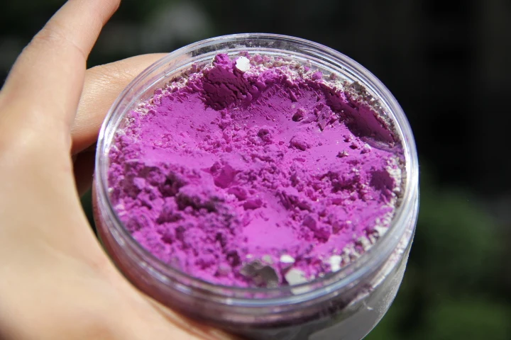 

Photochromic (UV) Pigment UV Pigment Changes from Clear/White to Purple in the Sun