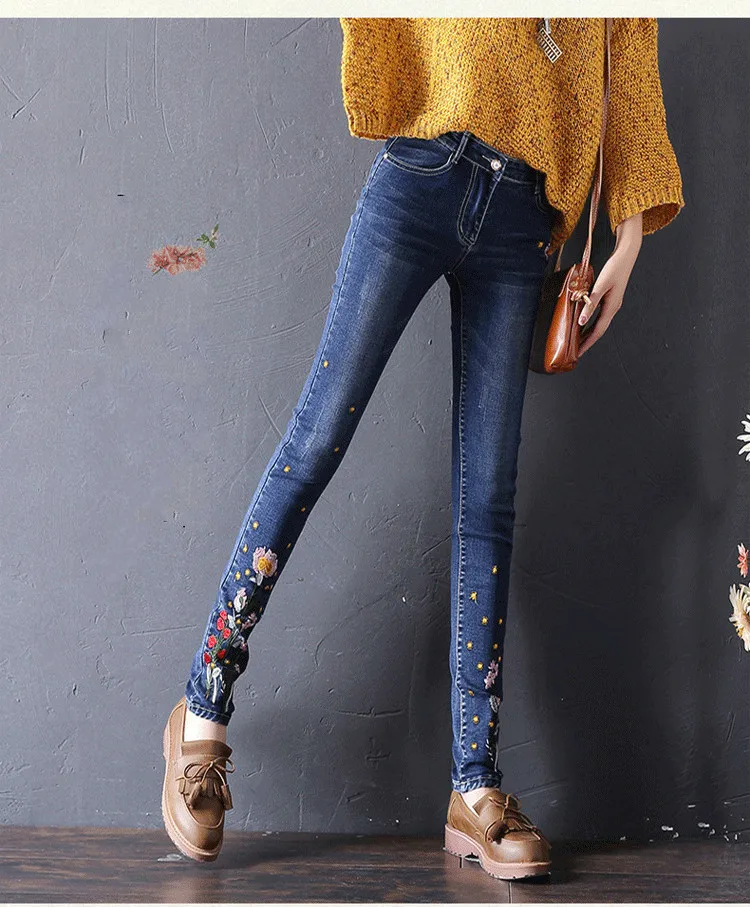 Осень-зима мода цветочной вышивкой Для женщин бархат джинсовые штаны Повседневное Высокая талия джинсы Femme синий Skinny тонкий узкие брюки