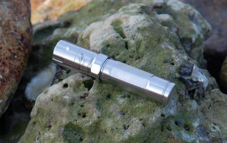 ES12Mini-flashlight-120lumens-6
