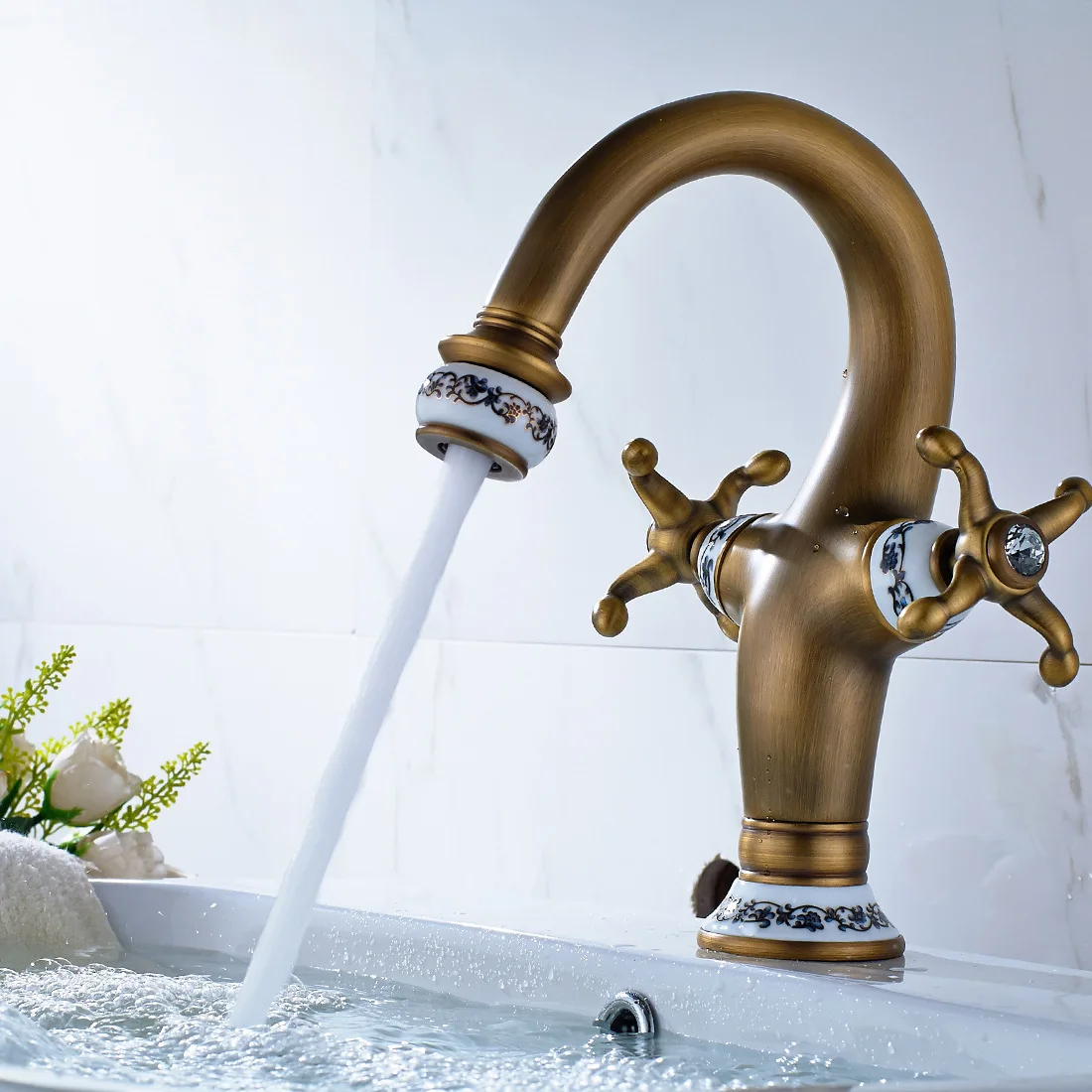 

Basin Faucet Blue White Porcelain Luxury Single Hole Double Han Antique Copper Container Sink Faucet Kitchen & Bath Lt091