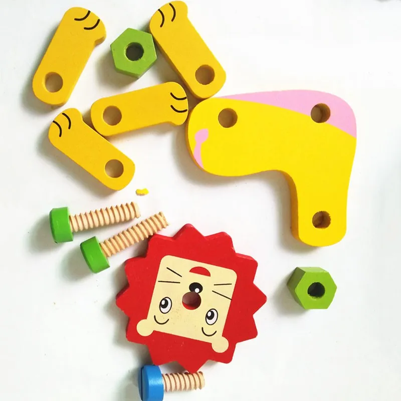 разбирающиеся игрушки. игрушка разборная машина с отверткой. разобранная игрушка. игрушки для мальчиков. что можно интересно рассказать о разобранной игрушки.