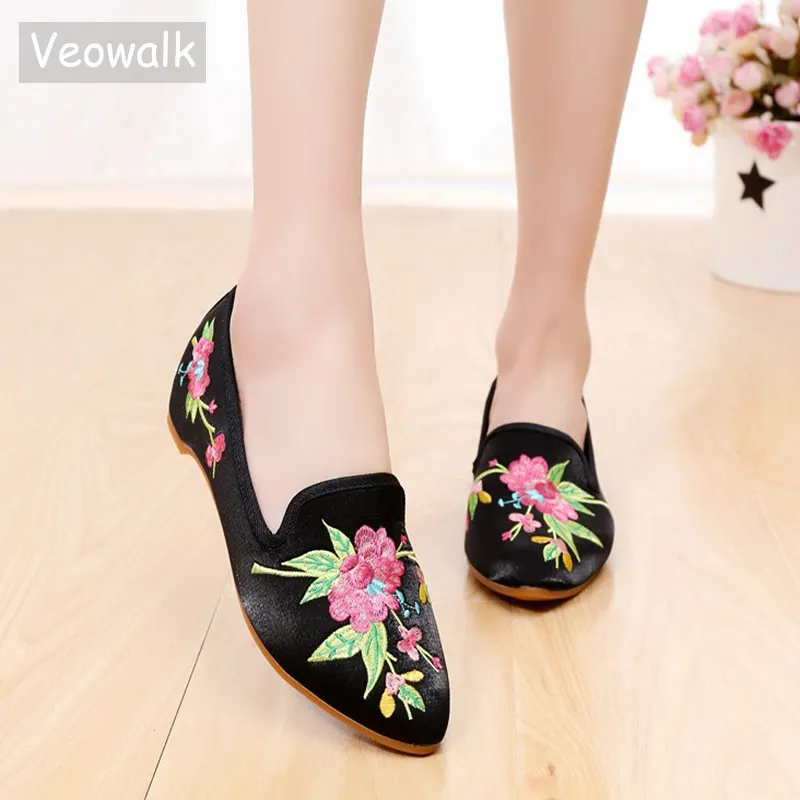 

Veowalk High End Handmade Embroidered Women Cotton Fabric Ballet Flats Vintage Ladies Casual Pointed Toe Chinese Style Shoes